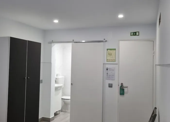 Residencia Salva-vidas 3* נאזרה