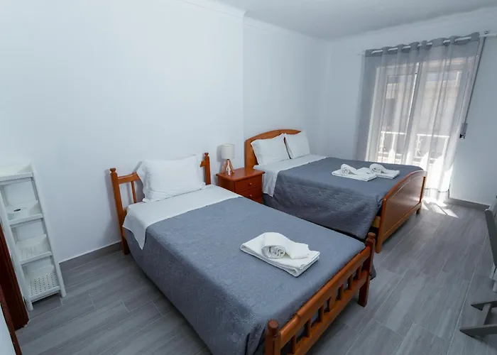 Residencia Salva-vidas לינה וארוחת בוקר